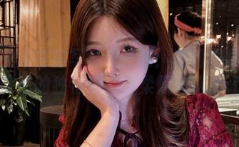 一小央泽白裙写真作品集：高清图像中流露出的独特魅力与柔情似水.txt