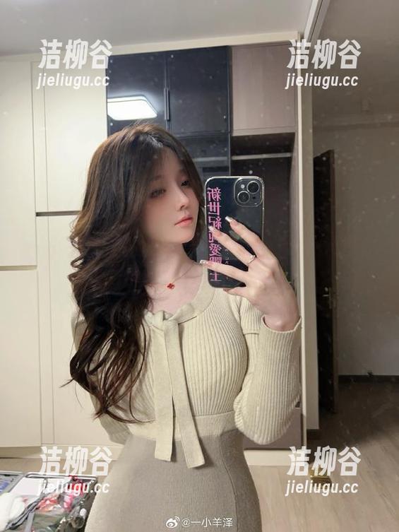一小央泽私拍资源全景展示，带你走进乌鸦少女的精彩世界.txt