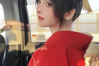 一小央泽校服高清套图，细腻展现校园生活中的点滴温柔与甜美！.txt
