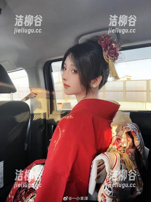 一小央泽 一小央泽校服高清套图,细腻展现校园生活中的点滴温柔与甜美!.txt