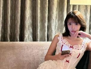 探索职业装的魅力，三刀刀miido写真集下载独家发布！.txt