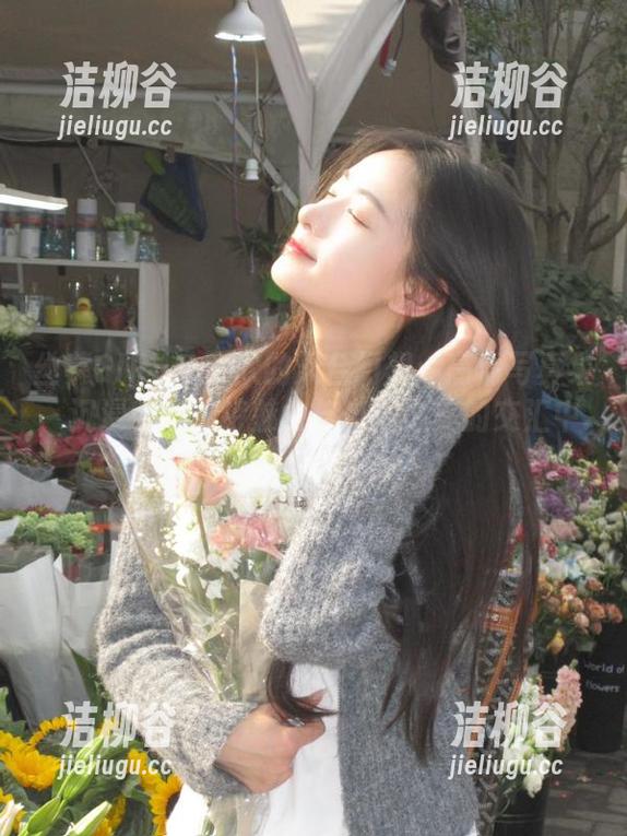 丝慕GIRL - 文欣的天台幻想：高清写真集，沉浸在她独特魅力与自然之美的交汇中.txt