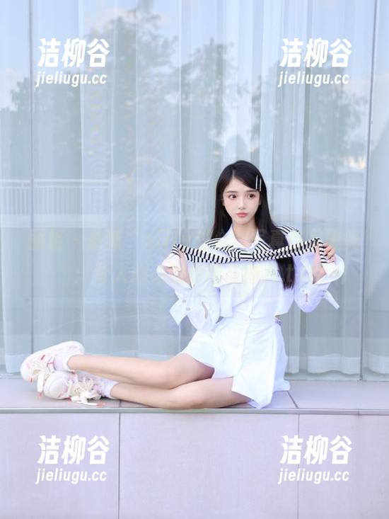 丽柜 - 最新“xilly甜心”写真作品曝光：令人心动的原图与图片.txt