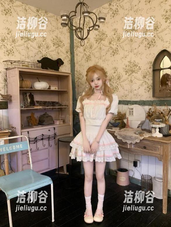丽柜-佳怡 丽柜 - 佳怡全套旗袍写真,绽放中华韵味与时尚气息.txt