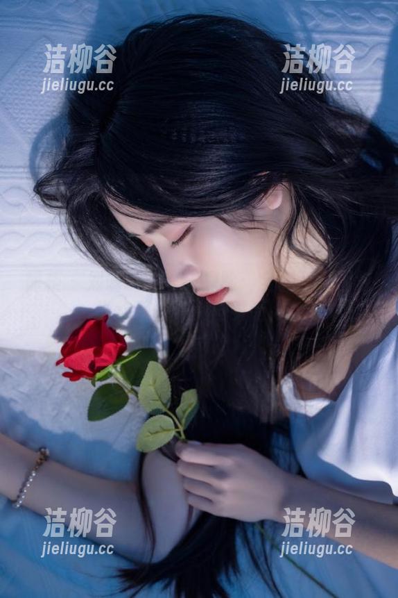 丽柜-刘璐璐 丽柜 - 刘璐璐的夏天探险:全套写真图包为你呈现清爽与时尚.txt