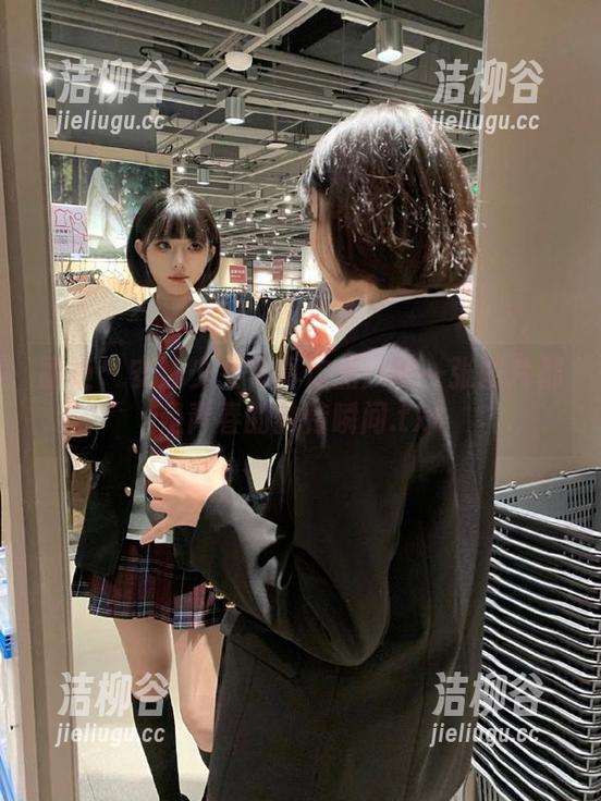 丽柜-安娜 丽柜 - 安娜少女写真作品:每一张图片都是青春的独特瞬间.txt