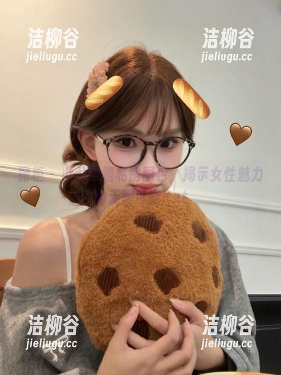 丽柜-小戈 丽柜 - 小戈空姐私房图包,揭示女性魅力的无限可能.txt