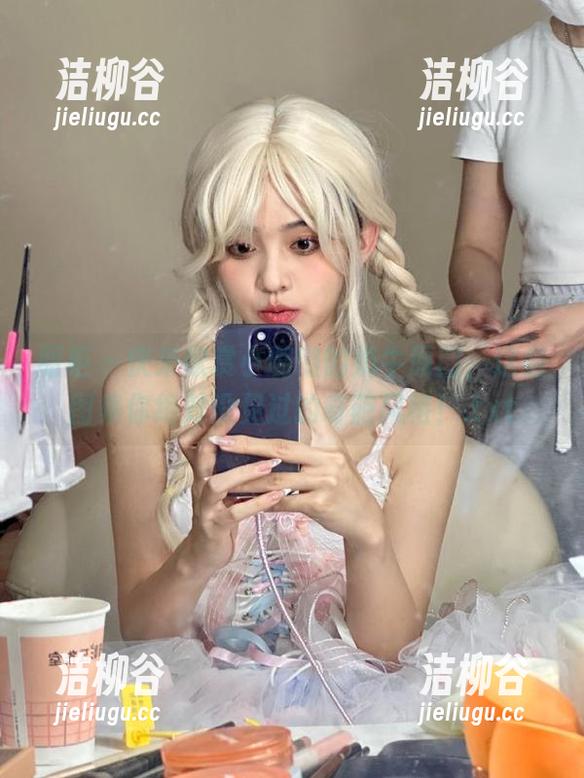 丽柜-小璐璐 丽柜 - 快来欣赏小璐璐的奶牛原图,这组图集你绝对没见过的奇葩风格!.txt