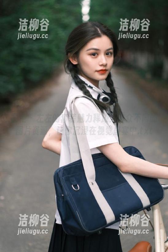 丽柜 - 左左的套装魅力释放：与众不同的图片资源，让你沉浸在视觉盛宴中.txt