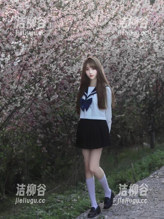 丽柜-怡萱 丽柜 - 怡萱双人主题写真全集:原图记录下的美丽与温情.txt