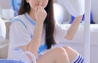 丽柜 - 文芮双生花丝柔创意合集：唯美壁纸让你的设备焕然一新.txt