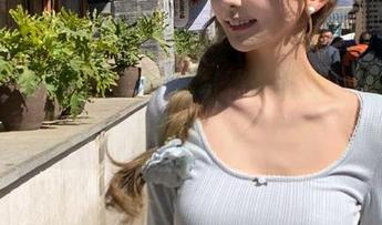 丽柜 - 潼潼献上厨娘写真作品集，最新更新带你领略别样的生活态度！.txt