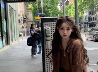丽柜 - 私拍达人由美的高跟鞋资源，尽显女性性感与力量之美.txt