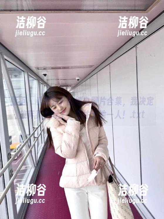 丽柜-轩轩 丽柜 - 看完轩轩的纯白图片合集,我决定放弃其他博主,专注于她一人!.txt