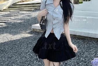 丽柜 - 超乎想象的雪糕女友作品集，精选写真展现她的多面性，值得每个粉丝细品！.txt