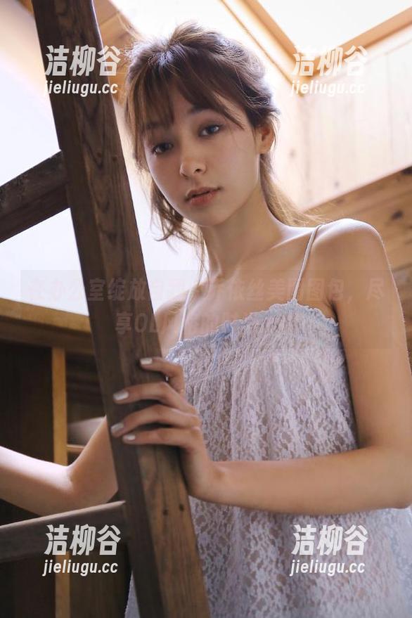 在办公室绽放自我：乔依丝美图图包，尽享OL风格的时尚.txt