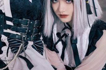 潮流先锋云溪溪，携手紫色内衣套图合集谱写性感与时尚！.txt