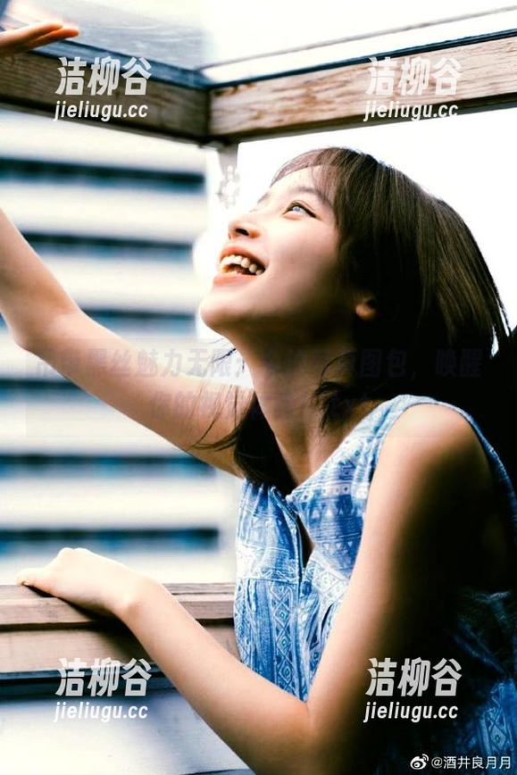 吊带黑丝魅力无限：今汐写真图包，唤醒你的视觉体验！.txt