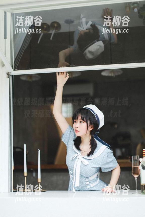 依依超级懒 依依超级懒最新校服写真合集震撼上线,快来感受纯真的校园魅力!.txt