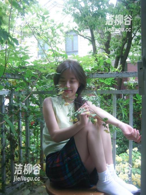 微密圈 - 俏妞qiaoniu66私拍和服图包，展现温柔与灵动之美的独特瞬间.txt