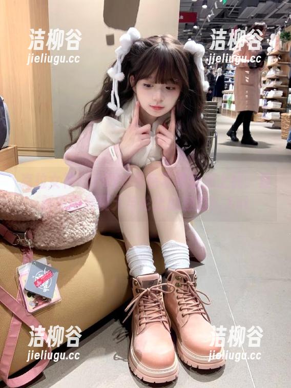 克拉女神-YOYO 克拉女神 - YOYO黑色写真全新上线:最新原图展现无与伦比的魅力!.txt
