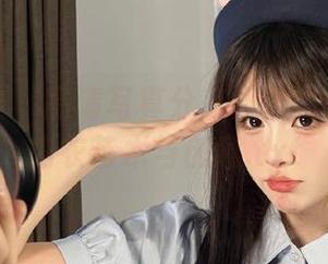 克拉女神 - 高清写真分享：来看看僮僮的内衣艺术与创意.txt