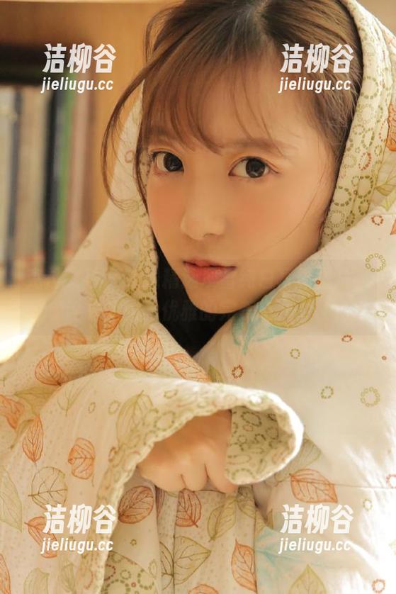 克拉女神 - 在线精选凌雪纯白写真图片，诠释简约与优雅的完美结合.txt
