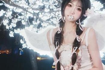 克拉女神 - 在菲菲的红裙私拍合集里，感受秋日的浪漫与温暖.txt