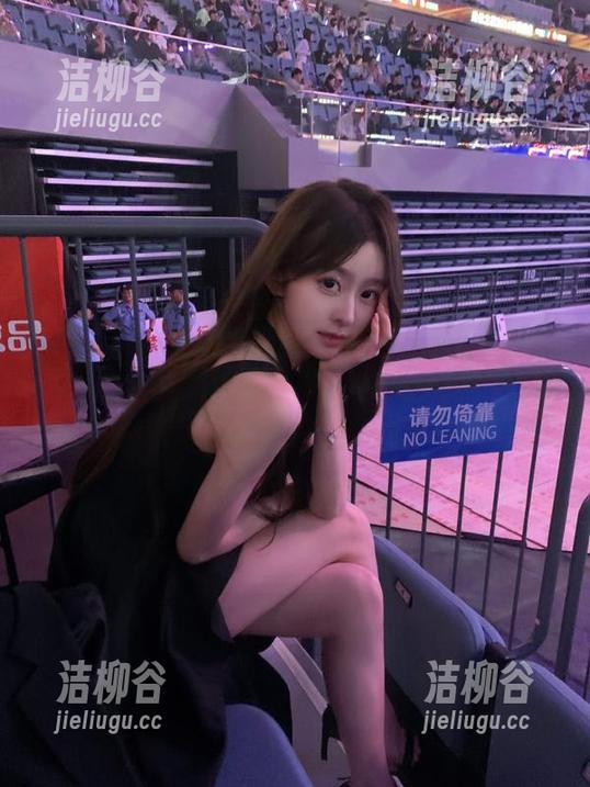 微密圈 - 兔宝妮to高跟鞋的诱惑，时尚写真图包让人一见倾心.txt