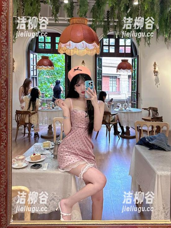兔玩映画旗袍与制服优雅合集：美丽瞬间，尽在精选之中.txt