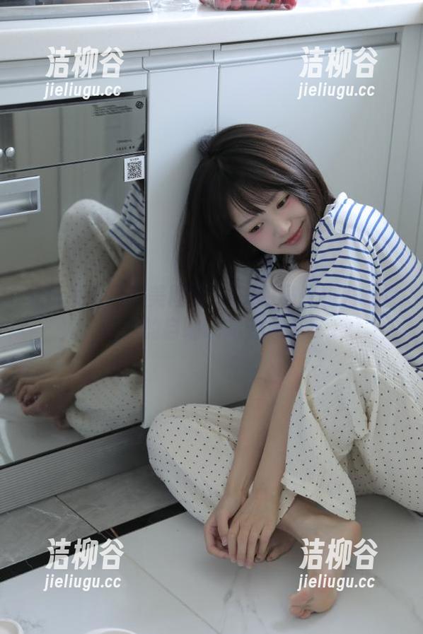 兔玩映画最新美图集：02和玛修的光彩照人，让我的自嘲瞬间变成羡慕.txt