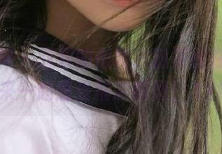 初夏女神 - 双双的假装成熟美图在线，快来一起感受精彩瞬间！.txt