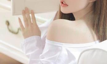 初夏女神 - 柒柒私拍套图：光彩照人与尴尬瞬间的碰撞，出门瞎逛也能欢乐无限.txt