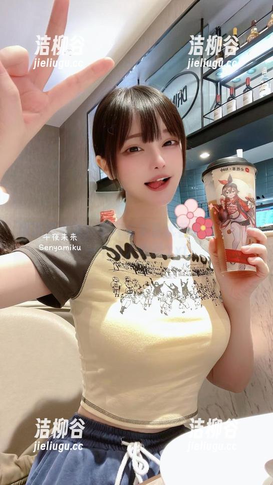 精选图片集：千夜未来在水着中展现的每一个动人瞬间.txt