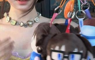 感受满满的快乐：可可小白兔全集最新作品，礼物体操服少女的搞笑写真等你来欣赏！.txt