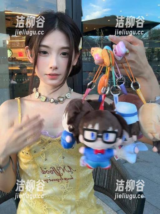 感受满满的快乐：可可小白兔全集最新作品，礼物体操服少女的搞笑写真等你来欣赏！.txt