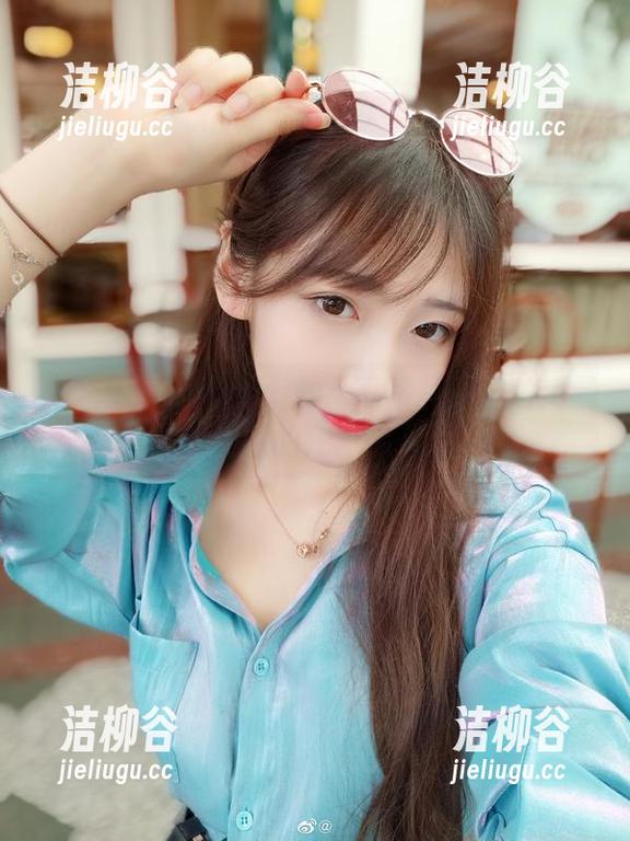 啾小妍Deer 啾小妍Deer御姐专辑:私房写真图片尽显优雅与性感的完美结合!.txt