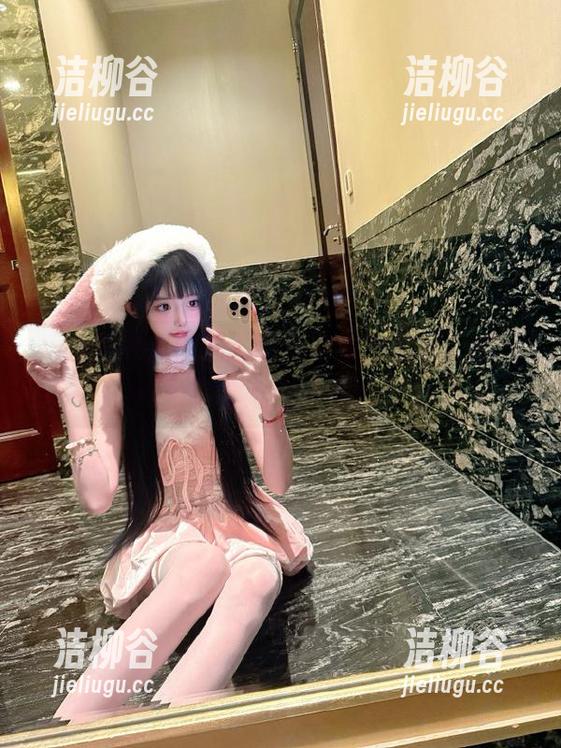 感受居家氛围的全套白丝少女图集，喵写真为你奉上视觉盛宴.txt