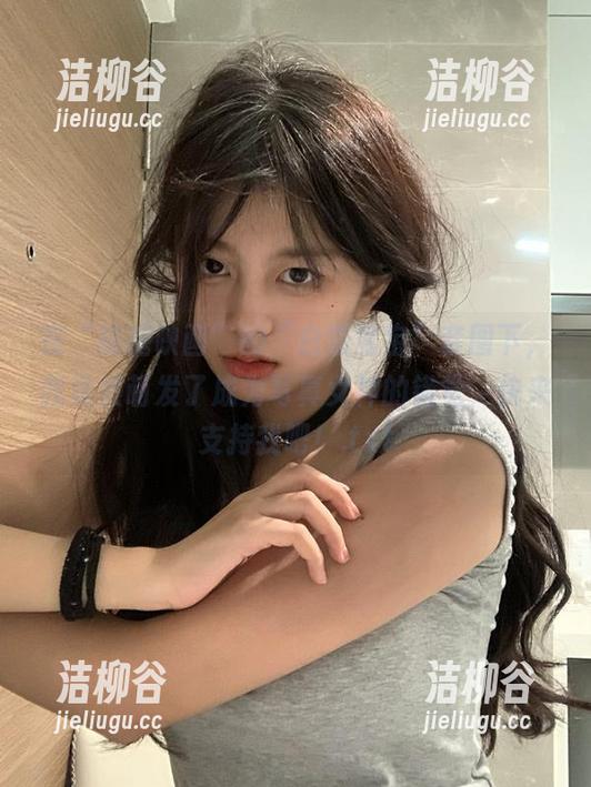 在“喵糖映画”的“白雪宝宝”套图下，我竟然萌发了成为写真女神的错觉，快来支持我吧！.txt