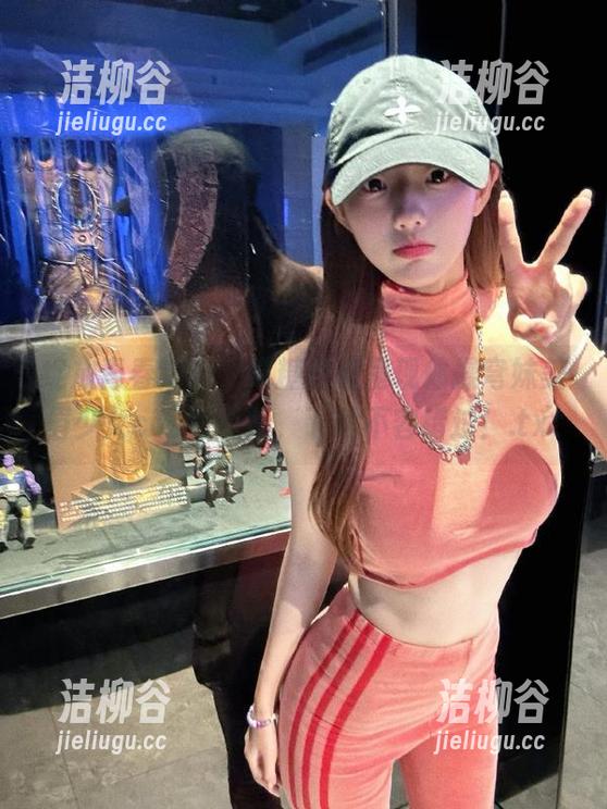 绽放青春活力，喵糖映画呈现体操穹妹美眉少女cos写真集，下载不容错过！.txt