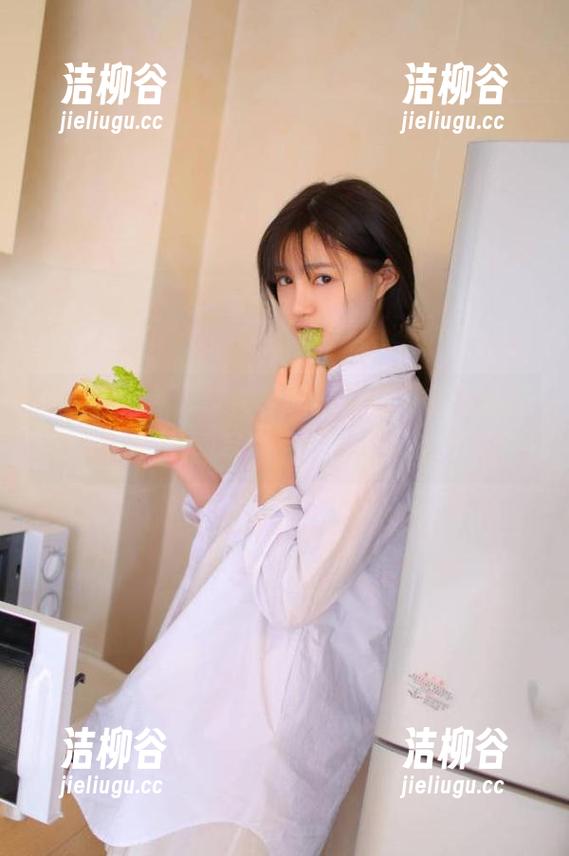 值日学妹新作来袭，喵糖映画更新引爆校园写真热潮.txt