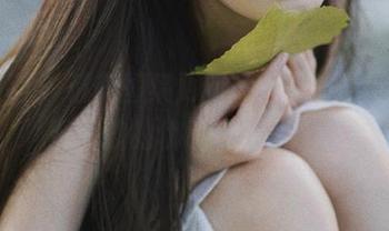 嗲囡囡 - 精美图集更新：yumi黄奕清展现女孩的优雅与活力.txt