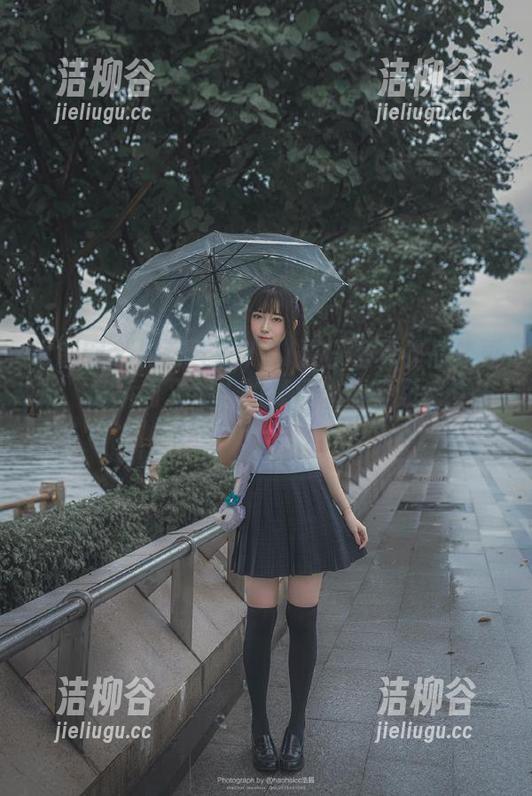 嗲囡囡 - 施忆佳KITTY夏日写真作品集更新，傲娇而又迷人的夏日心情等你来探秘！.txt