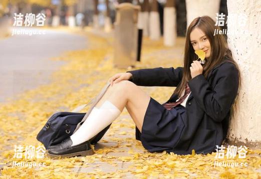 嗲囡囡 - 跟随施忆佳KITTY女神的脚步，福利图包深度解析，她背后的故事你知道吗？.txt