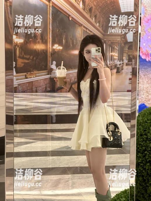 嗲囡囡 - 田冰冰美足资源分享：每一张都是她独特风格的作品集.txt
