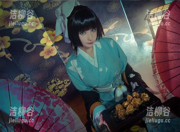在下萝莉控ii在皮衣COS中的原图：释放青春活力与强烈的个性魅力.txt