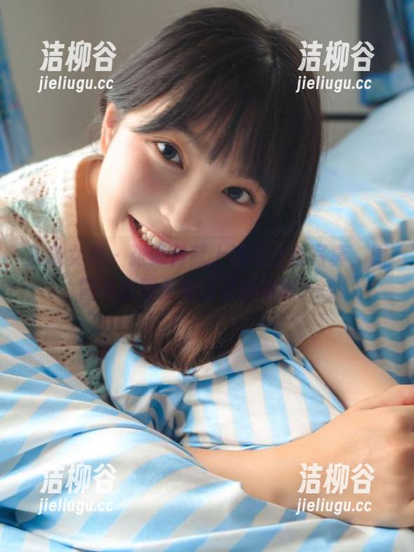 头条女神 - 张译丹献上透明主题写真，原图与套图全解锁优雅瞬间.txt