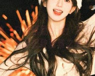 头条女神 - 白色氤氲梦境：文雪写真合集带你感受极致清雅之美.txt