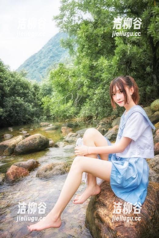 头条女神 - 高清李思彤睡衣作品，带你走进她的梦幻与轻松日常！.txt
