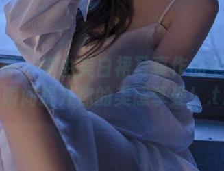 头条女神 - 李由美白裙写真作品全新上线，瞬间提升你的美感享受！.txt